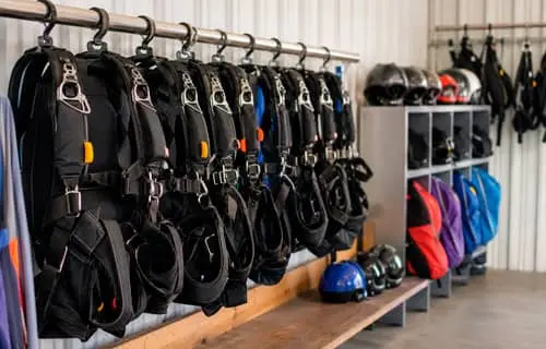 Faut-il acheter son propre équipement pour un premier saut ?