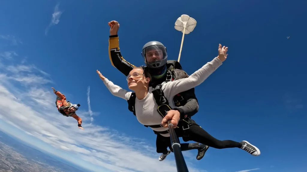 Option VIP pour saut en parachute tandem près de Montpellier
